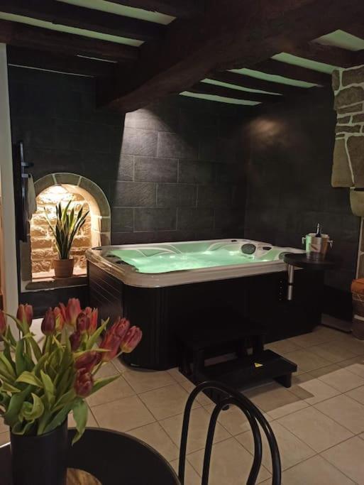 L'Etreinte, Gite De Charme Avec Jacuzzi Interieur Et Sauna Guemene-sur-Scorff Exterior photo